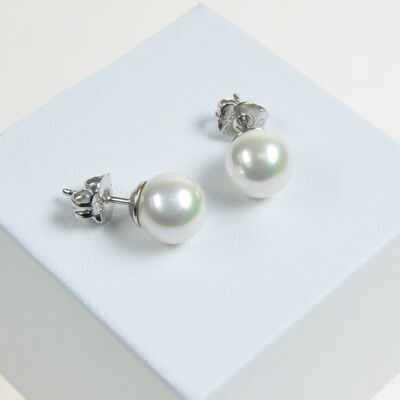 Classic 8mm pearl earrings