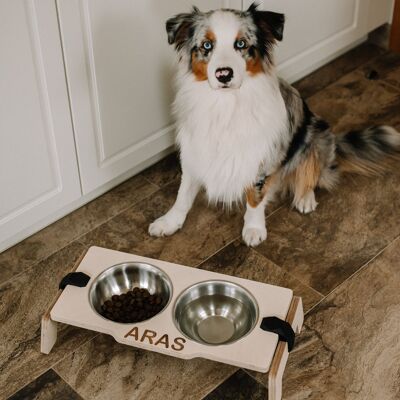 Elevated Dog Feeder, d'Dog bowl holder