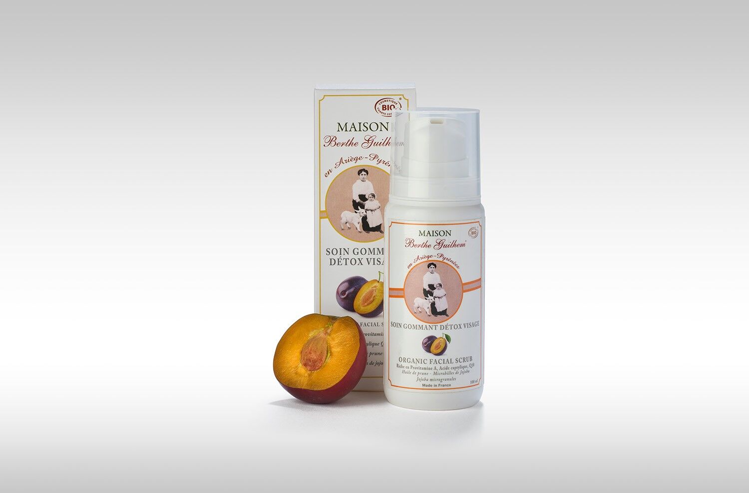 Scrub viso con microsfere di jojoba biologiche certificate