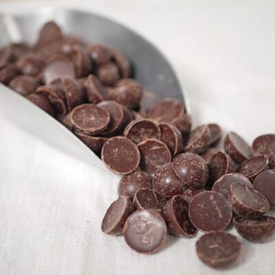 Dark chocolate pucks with organic cocoa couverture 57% bulk bag 5KG
