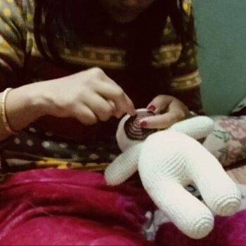 bouledogue durable Lewis en coton biologique - chien en peluche - blanc cassé - fait à la main au Népal - bouledogue jouet au crochet 5
