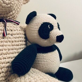 ours panda durable en coton biologique - peluche - noir et blanc cassé - crocheté à la main au Népal - ours panda jouet au crochet 2