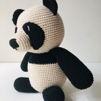 ours panda durable en coton biologique - peluche - noir et blanc cassé - crocheté à la main au Népal - ours panda jouet au crochet 3