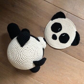 ours panda durable en coton biologique - peluche - noir et blanc cassé - crocheté à la main au Népal - ours panda jouet au crochet 5