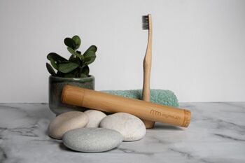 Étui porte-brosse à dents en bambou 1