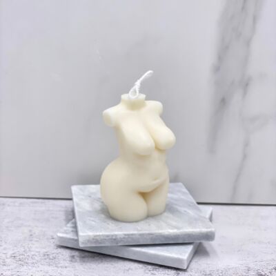 Candles Lab - candela fatta a mano in cera di soia vegana per il corpo femminile curvy