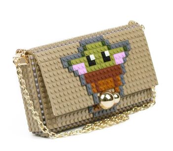 POCHETTE CARRÉE BABY YODA 1