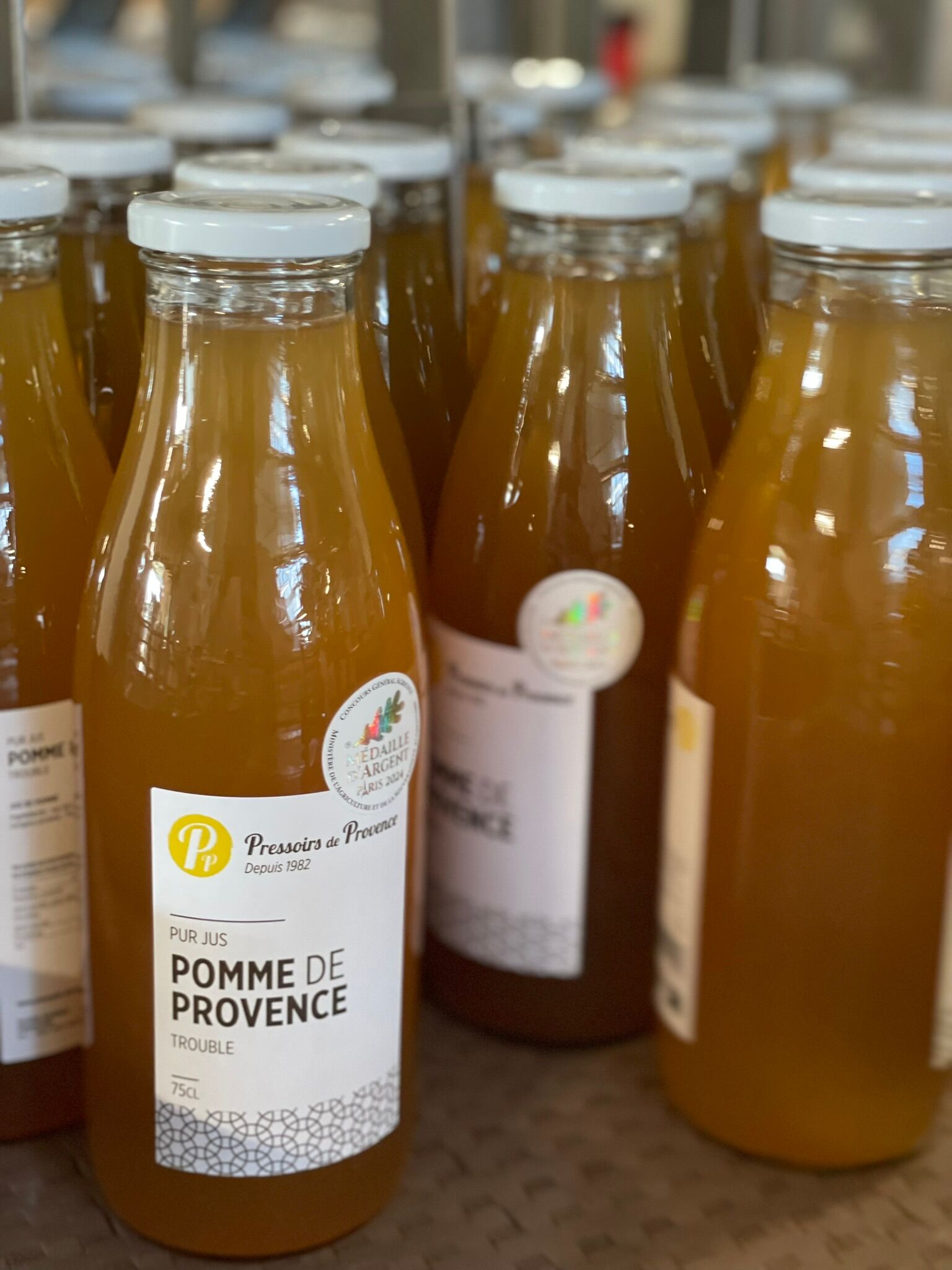 Jus de fruits - Pur jus de pomme de Provence Trouble - 75cl - E02