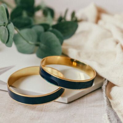 NAVY NARROW EMAILLE BANGLE