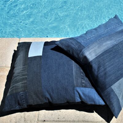 Lo 2 cushion covers in pieces of 100% recycled jeans