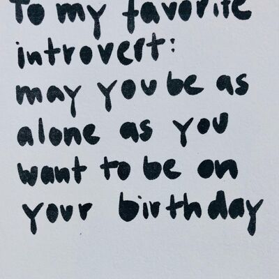 Tarjeta de cumpleaños introvertido