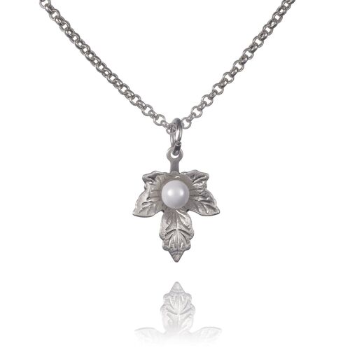 Dainty Leaf Pearl Pendant Necklace for Women