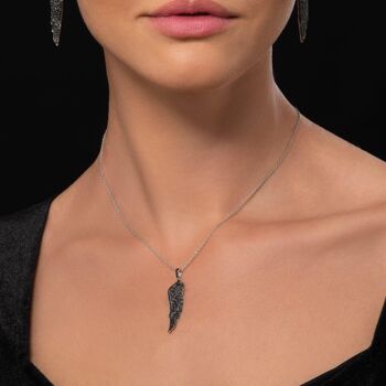 Collier ailes d'ange noir en argent sterling pour femme. 2