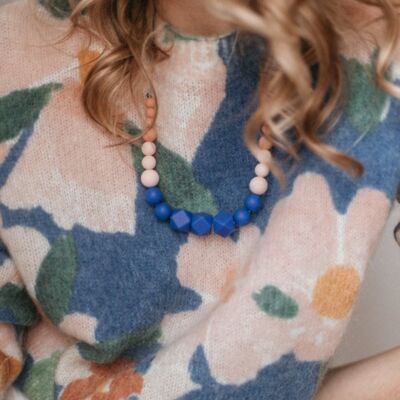 Nursing, carrying and teething necklace | Solene Royal Blue