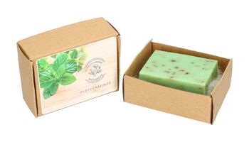 Savon à la menthe poivrée dans une boîte cadeau