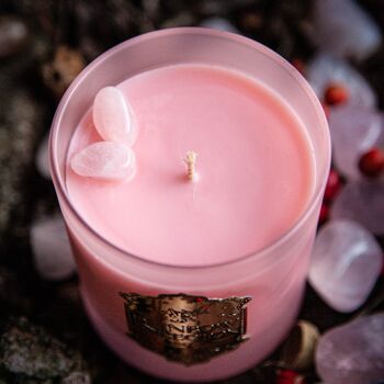 Bougie Heartsong pour Love + Soul Purpose, Rose Cannelle Ylang Ylang, Cristal de quartz rose, Chakra du cœur 3