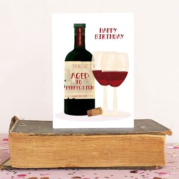 Carte d'anniversaire de vin rouge - vieillie à la perfection