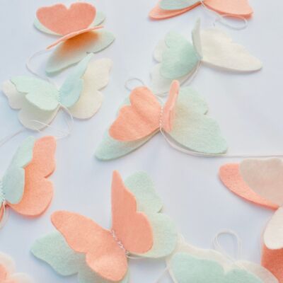 Guirlande de papillons en feutrine | Guirlande de Papillons pêche, menthe et blanc | Butterlfy felt Garland | Pastel Butterfly garland