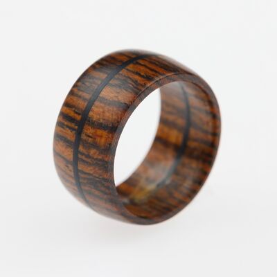Ring aus Thasin-Holz