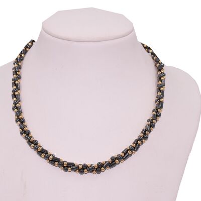 Necklace with gemstones from hematite rollers