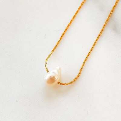 Single pearl necklace