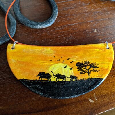 Collar de atardecer africano, collar de paisaje pintado a mano, collar de elefante