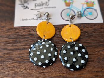 Boucles d'oreilles à pois noir, blanc et jaune, boucles d'oreilles en argile à pois 9