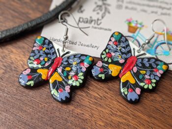 Boucles d'oreilles papillon, papillons noirs avec fleurs peintes à la main 1
