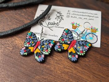 Boucles d'oreilles papillon, papillons noirs avec fleurs peintes à la main 7