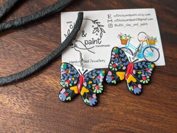 Boucles d'oreilles papillon, papillons noirs avec fleurs peintes à la main 8