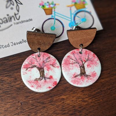 Boucles d'oreilles peintes à la main de fleurs de cerisier
