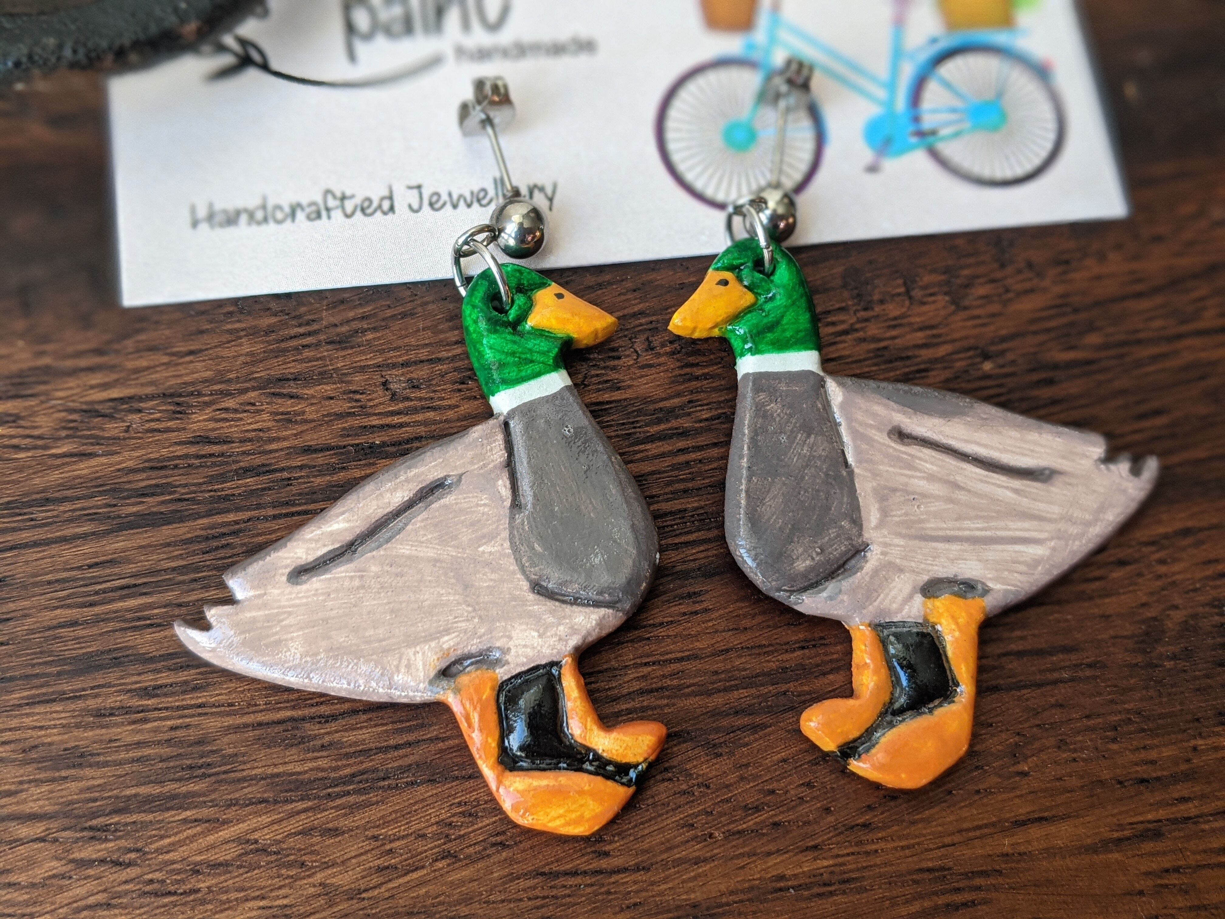 Orecchini pendenti in argilla con anatra germano reale