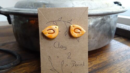 Small birds clay stud earrings - orange