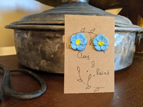 Forget-me-not flower studs, small floral clay studs - blue