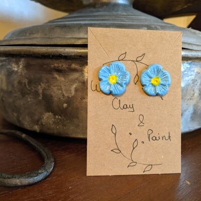 Forget-me-not flower studs, small floral clay studs - blue