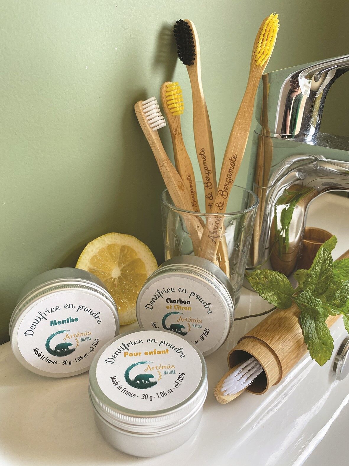 Dentifricio al carbone e limone