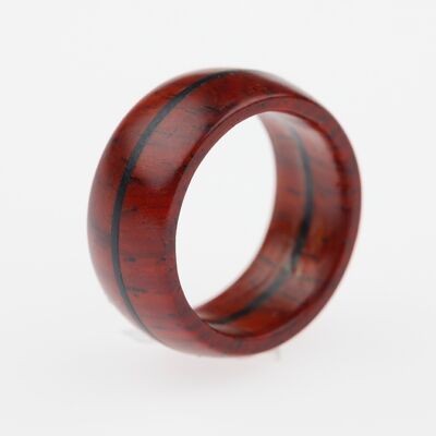 Ring aus rotem Kal-Holz