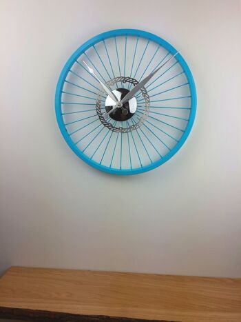 Horloge de roue de vélo bleue avec disque de frein 2