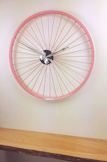 Horloge roue de vélo rose pastel 57cm 3