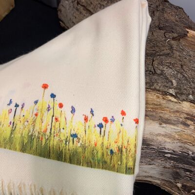 Handgedruckte Wildblumen auf einem Cashmere Feel Schal
