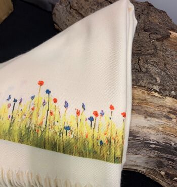 Fleurs sauvages imprimées à la main sur une écharpe Cashmere Feel