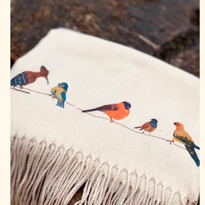 Pájaros en un alambre estampados a mano en una suave bufanda de Cachemira beige