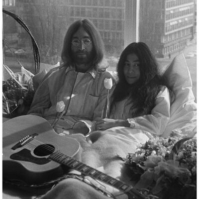 JOHN LENNON, YOKO ONO POSTER: Peace Photograph in Bed - A4