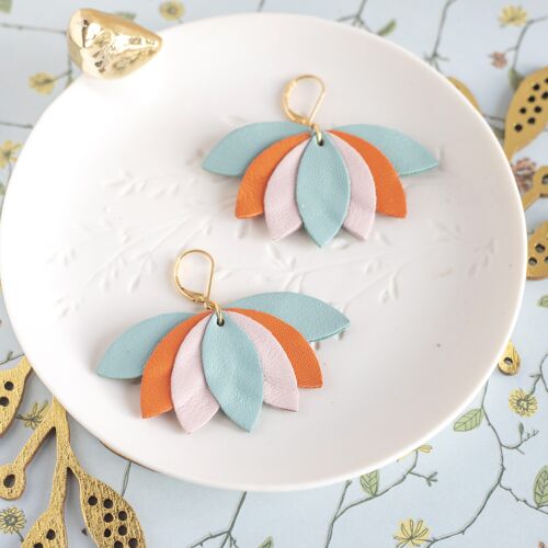 Boucles d'oreilles Fleurs de Lotus en cuir bleu rose et orange