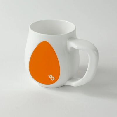 Tasses à l'orange juteuse