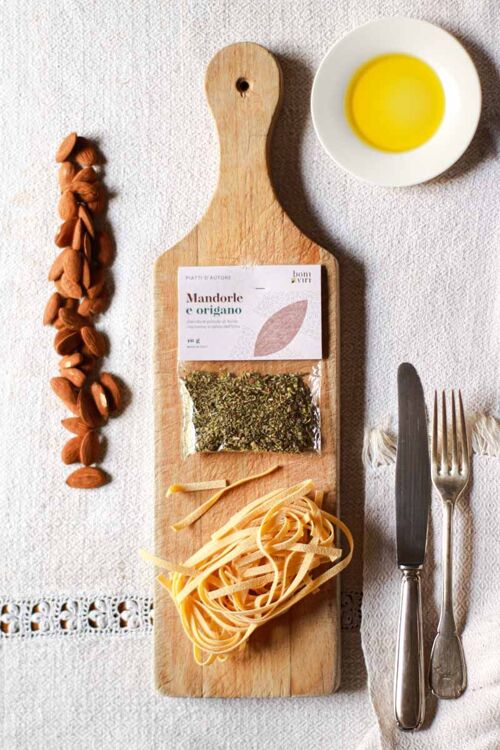 Flavour mix for bread and meat with sicilian almond and oregano