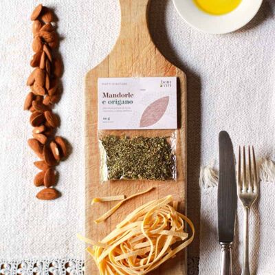 Flavour mix for bread and meat with sicilian almond and oregano