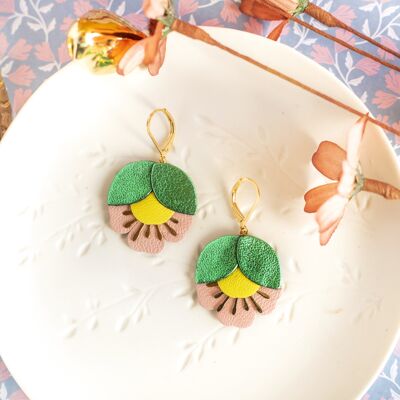 Boucles d'oreilles Fleur de Cerisier - cuir vert métallisé, jaune et rose pêche