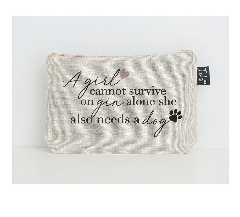 Una ragazza non può sopravvivere con una piccola borsa per il trucco da solo Gin