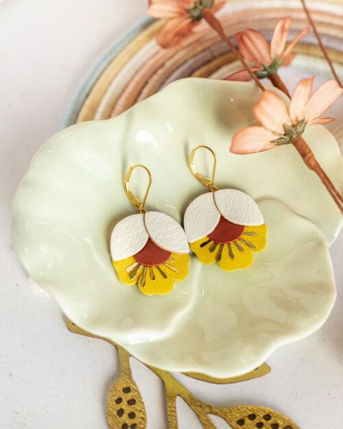 Boucles d'oreilles Fleur de Cerisier - cuir blanc cassé, rouge cuivré et jaune